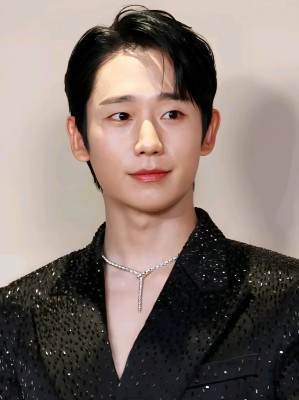 Jung Hae-in profile Photo