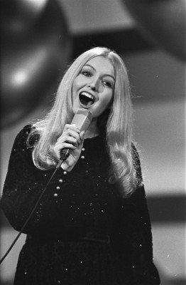 Mary Hopkin profile Photo