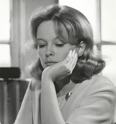 Sandy Dennis profile Photo