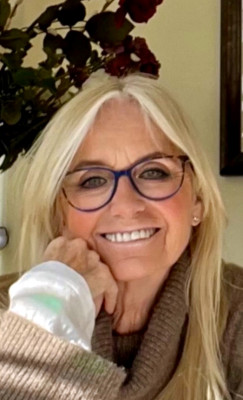 Susan George (actress) profile Photo