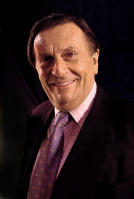 Barry Humphries profile Photo