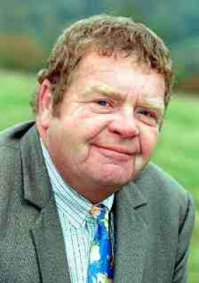 Geoffrey Hughes (actor) profile Photo