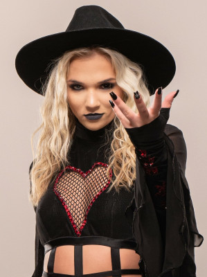 Julia Hart (wrestler) profile Photo