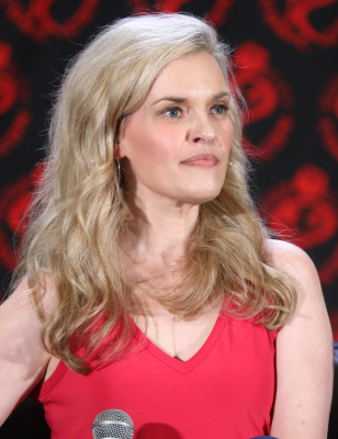 Kari Wahlgren profile Photo