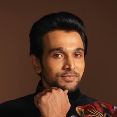 Pratik Gandhi profile Photo
