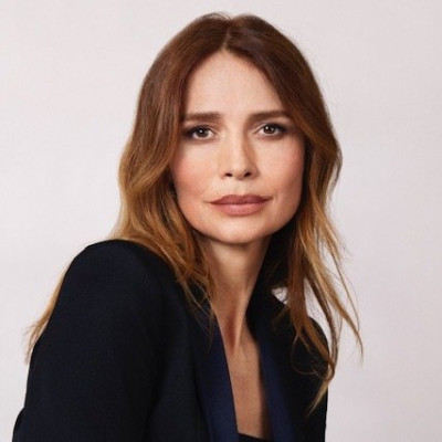 Saffron Burrows profile Photo