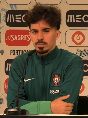 Vitinha (footballer, born February 2000) profile Photo