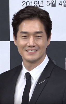 Yoo Ji-tae profile Photo